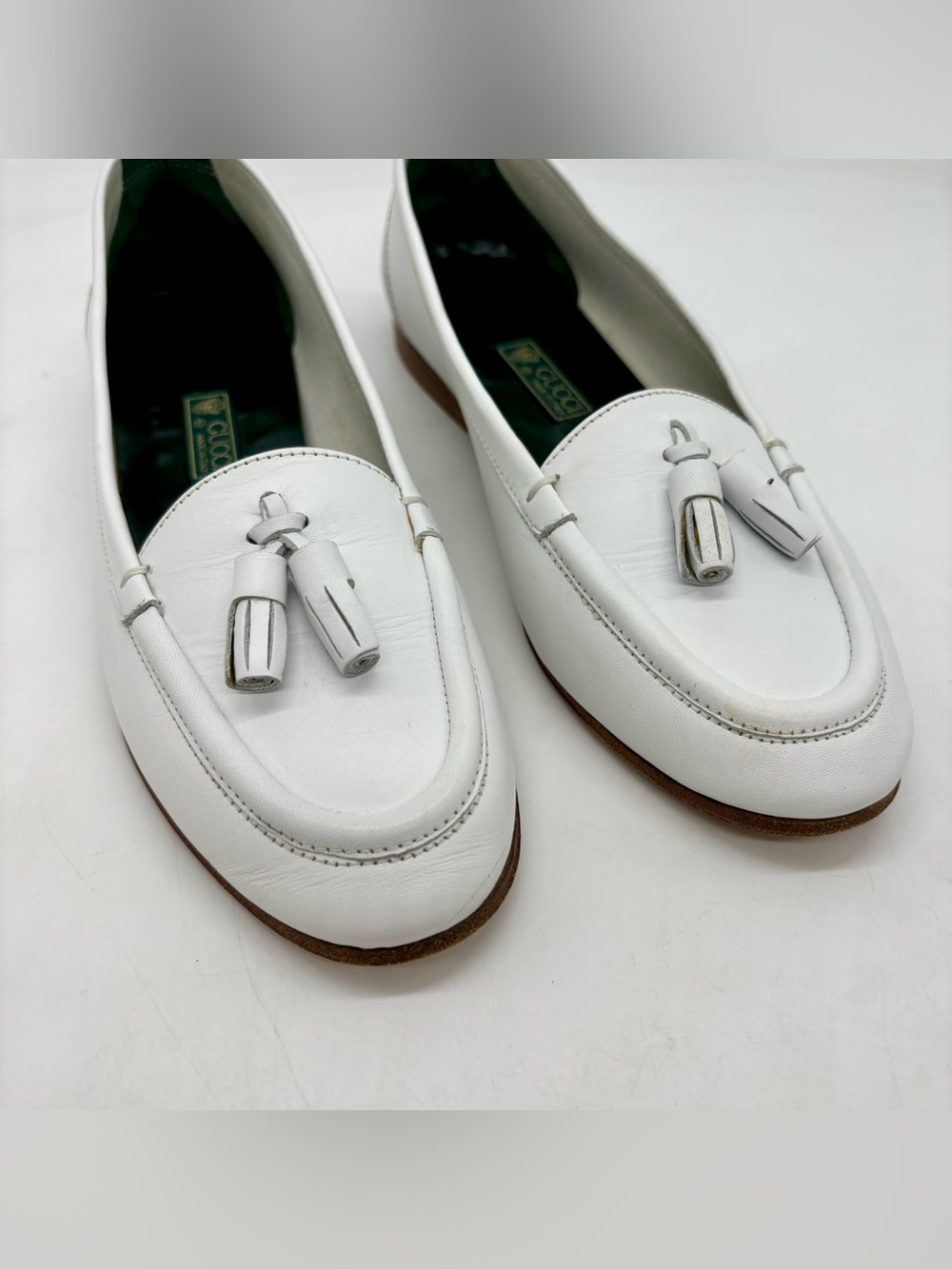 Gucci Tassel Loafer - Picture 2 of 10